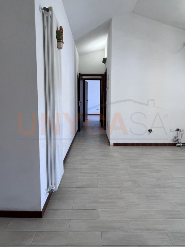 MESTRINO: fraz. Arlesega. Proponiamo in vendita un ampio e luminoso appartamento tricamere.
L'imm...