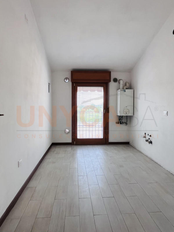 MESTRINO: fraz. Arlesega. Proponiamo in vendita un ampio e luminoso appartamento tricamere.
L'imm...