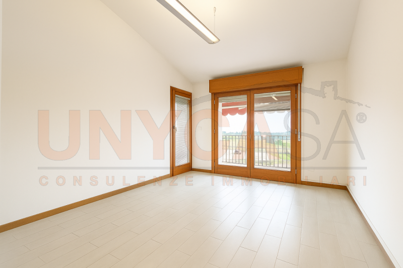 MESTRINO: fraz. Arlesega. Proponiamo in vendita un ampio e luminoso appartamento tricamere.
L'imm...