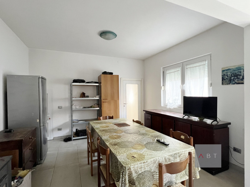 Situata in centro paese, casa singola ristrutturata nel 2024 e composta di: ingresso, cucina, sal...