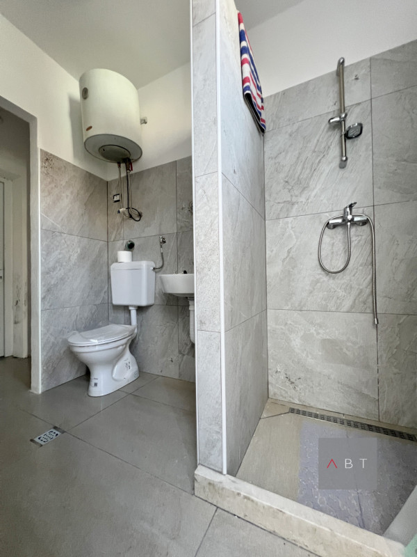 Situata in centro paese, casa singola ristrutturata nel 2024 e composta di: ingresso, cucina, sal...