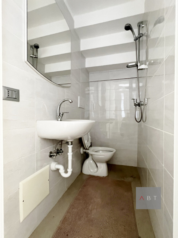 Situata in centro paese, casa singola ristrutturata nel 2024 e composta di: ingresso, cucina, sal...