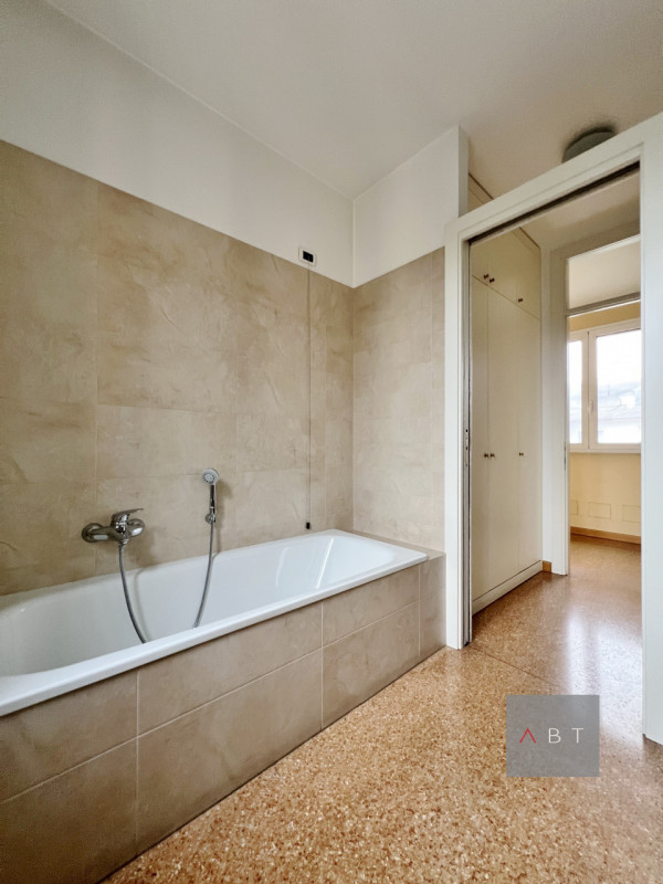 Situata in zona Arcella-San Bellino, porzione di trifamiliare di testa ristrutturata nel 2021 e c...