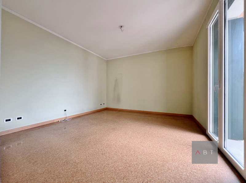 Situata in zona Arcella-San Bellino, porzione di trifamiliare di testa ristrutturata nel 2021 e c...