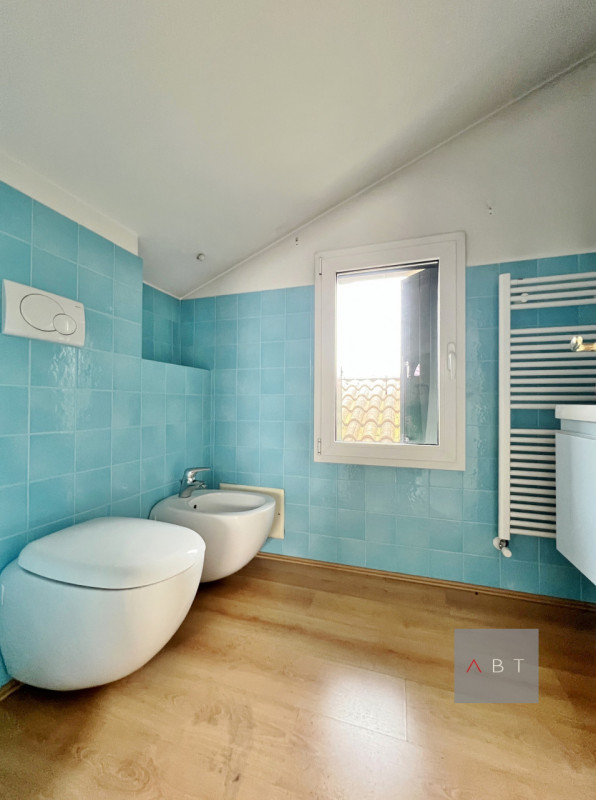 Situata in zona Arcella-San Bellino, porzione di trifamiliare di testa ristrutturata nel 2021 e c...