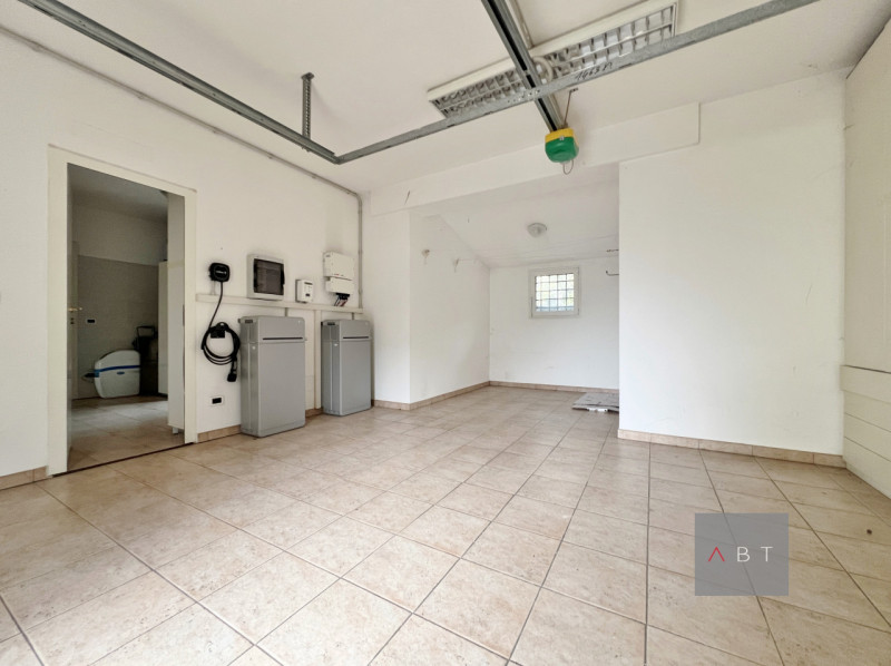 Situata in zona Arcella-San Bellino, porzione di trifamiliare di testa ristrutturata nel 2021 e c...