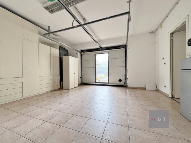 Situata in zona Arcella-San Bellino, porzione di trifamiliare di testa ristrutturata nel 2021 e c...