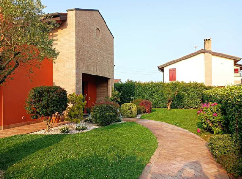 Rif. A.A.47-252

Vendita all'asta - villa con giardino in data 18 dicembre 2025

Descrizione: tra...