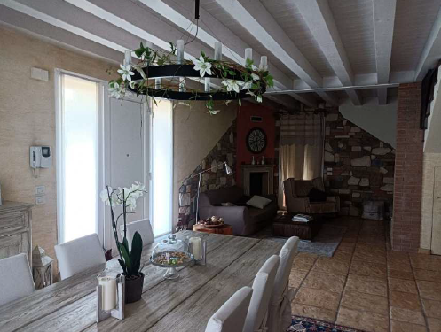 Rif. A.A.47-252

Vendita all'asta - villa con giardino in data 18 dicembre 2025

Descrizione: tra...