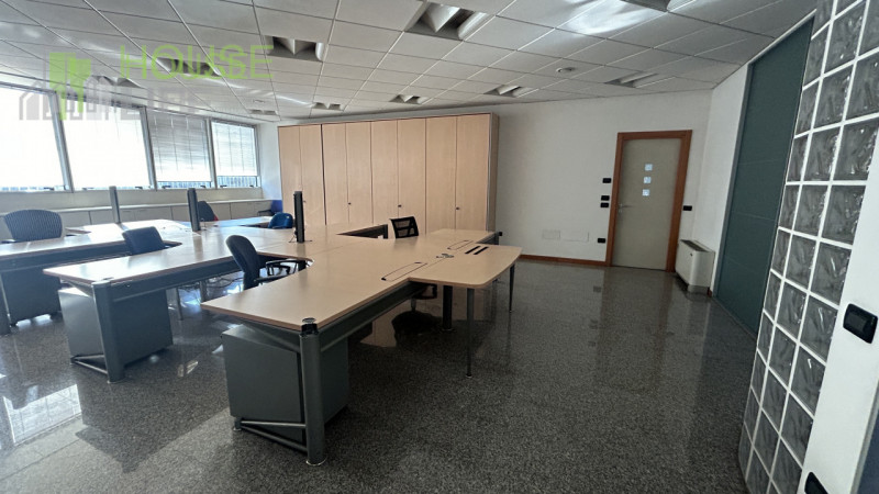 ZONA SCHIO: Z.I. CAPANNONE INDUSTRIALE  di mq 1900 circa H 7,00 sotto trave, area produttiva mq 1...