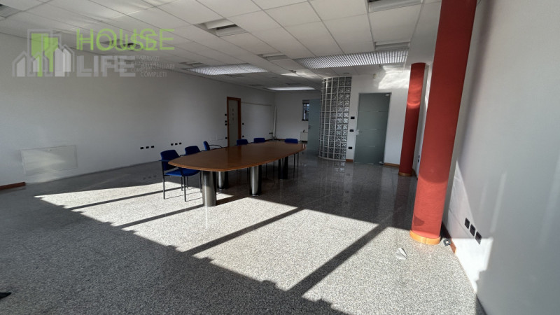 ZONA SCHIO: Z.I. CAPANNONE INDUSTRIALE  di mq 1900 circa H 7,00 sotto trave, area produttiva mq 1...