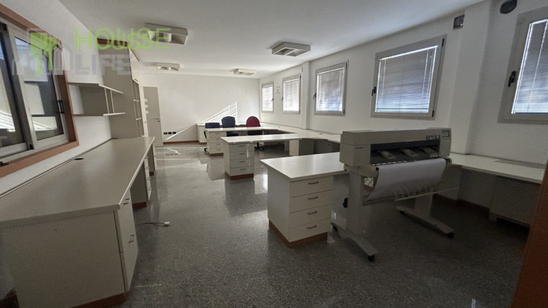 ZONA SCHIO: Z.I. CAPANNONE INDUSTRIALE  di mq 1900 circa H 7,00 sotto trave, area produttiva mq 1...