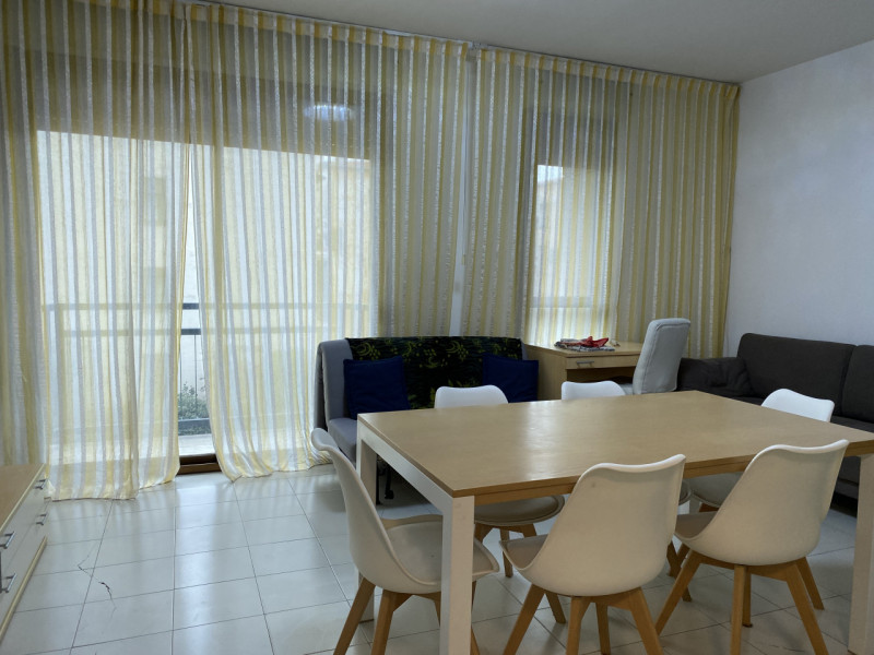 Centro Storico Piazza de Gasperi Appartamento con due camere da letto piano alto luminoso, arreda...