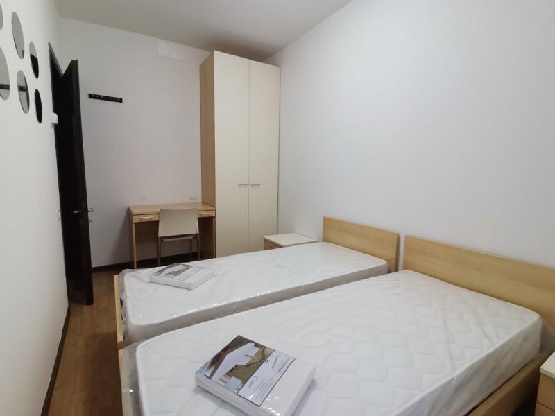 Centro Storico Piazza de Gasperi Appartamento con due camere da letto piano alto luminoso, arreda...