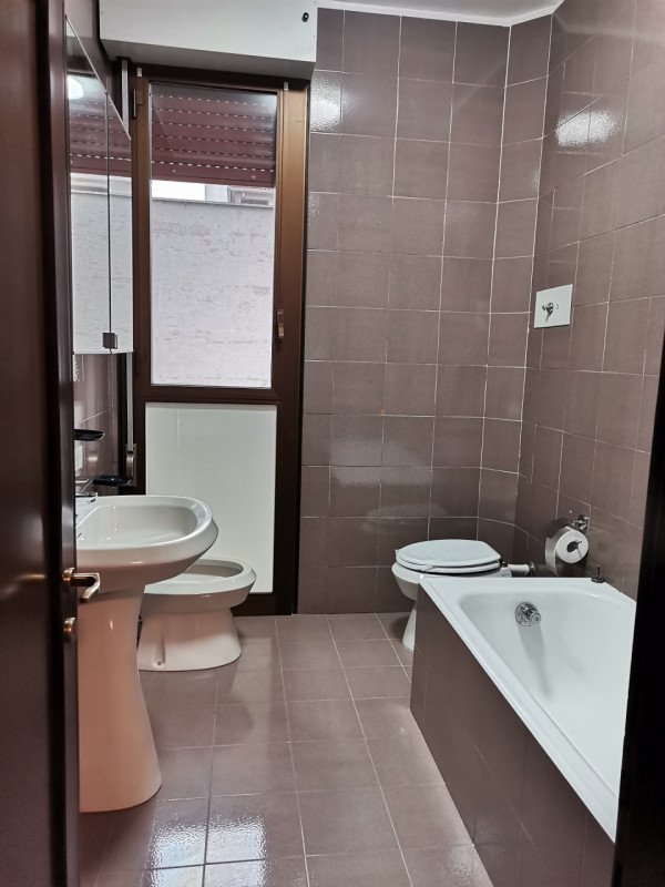 Centro Storico Piazza de Gasperi Appartamento con due camere da letto piano alto luminoso, arreda...