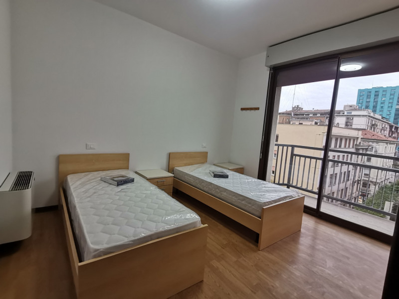 Centro Storico Piazza de Gasperi Appartamento con due camere da letto piano alto luminoso, arreda...