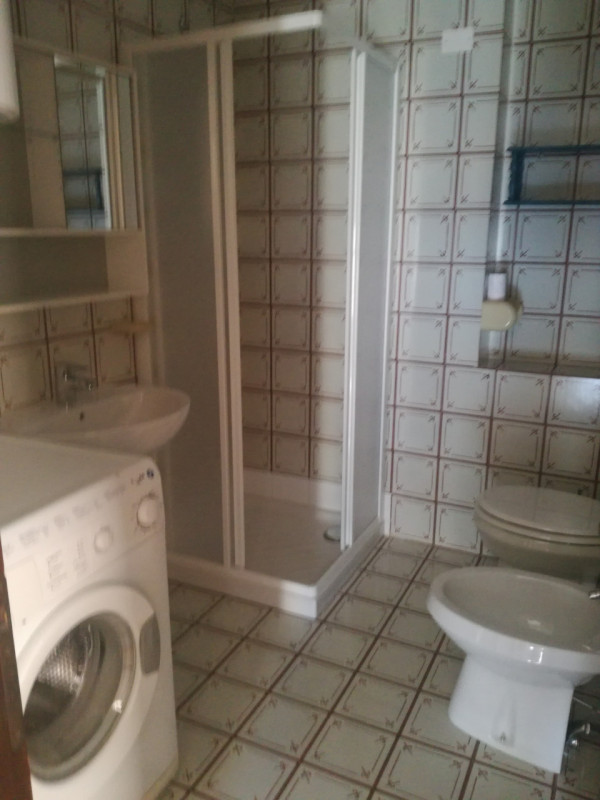 Centro Storico Piazza de Gasperi Appartamento con due camere da letto piano alto luminoso, arreda...