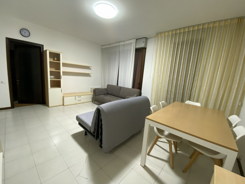 Centro Storico Piazza de Gasperi Appartamento con due camere da letto piano alto luminoso, arreda...