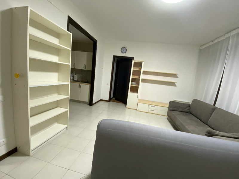 Centro Storico Piazza de Gasperi Appartamento con due camere da letto piano alto luminoso, arreda...