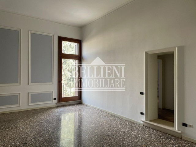 CENTRO STORICO: Nel cuore del centro storico, all’interno di un elegante Palazzo quattrocentesco ...