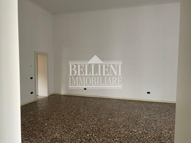 CENTRO STORICO: Nel cuore del centro storico, all’interno di un elegante Palazzo quattrocentesco ...