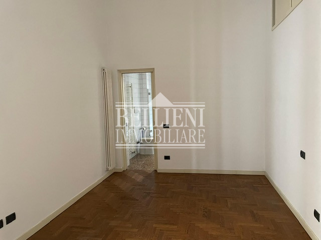 CENTRO STORICO: Nel cuore del centro storico, all’interno di un elegante Palazzo quattrocentesco ...