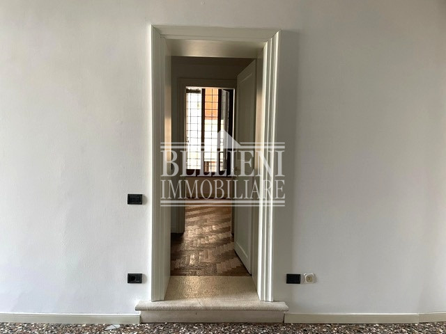 CENTRO STORICO: Nel cuore del centro storico, all’interno di un elegante Palazzo quattrocentesco ...