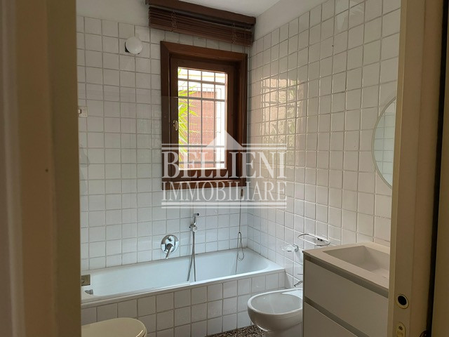 CENTRO STORICO: Nel cuore del centro storico, all’interno di un elegante Palazzo quattrocentesco ...