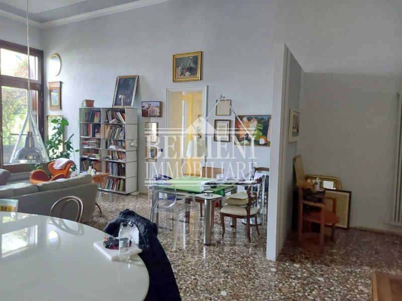 CENTRO STORICO: Nel cuore del centro storico, all’interno di un elegante Palazzo quattrocentesco ...