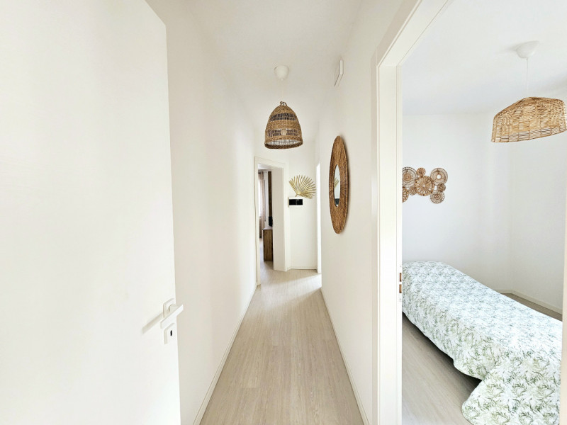 Proponiamo in affitto transitorio un accogliente appartamento, situato nella tranquilla e verdegg...