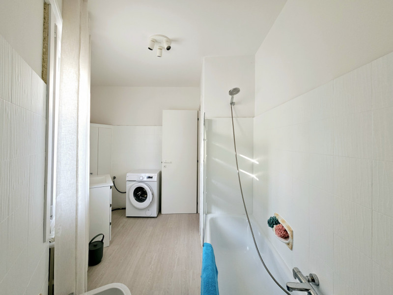 Proponiamo in affitto transitorio un accogliente appartamento, situato nella tranquilla e verdegg...