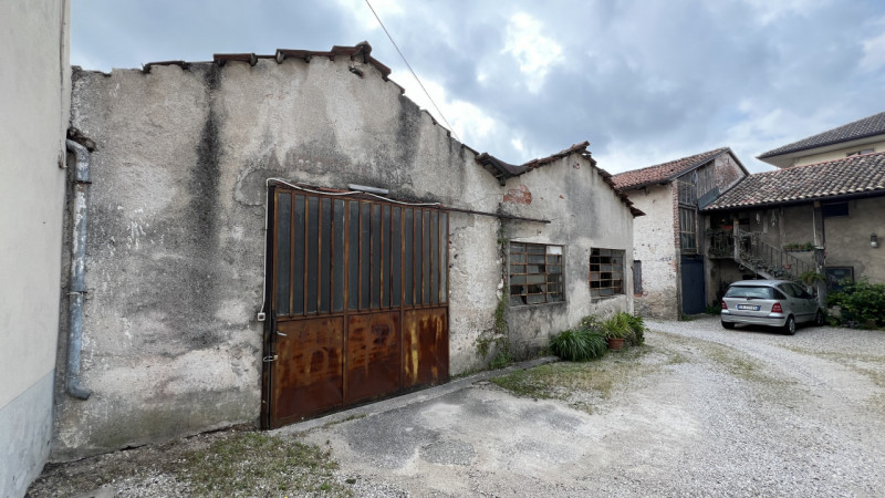 Zanè – In zona comoda al centro, CASA SINGOLA AFFIANCATA composta da soggiorno, cucina, camera ma...