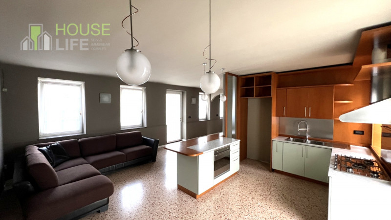 Zanè – In zona comoda al centro, CASA SINGOLA AFFIANCATA composta da soggiorno, cucina, camera ma...