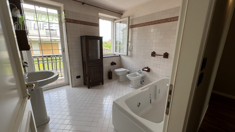 Zanè – In zona comoda al centro, CASA SINGOLA AFFIANCATA composta da soggiorno, cucina, camera ma...