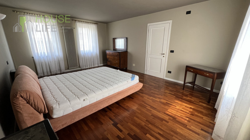 Zanè – In zona comoda al centro, CASA SINGOLA AFFIANCATA composta da soggiorno, cucina, camera ma...