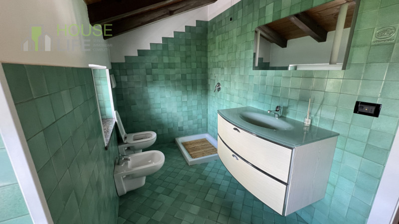 Zanè – In zona comoda al centro, CASA SINGOLA AFFIANCATA composta da soggiorno, cucina, camera ma...