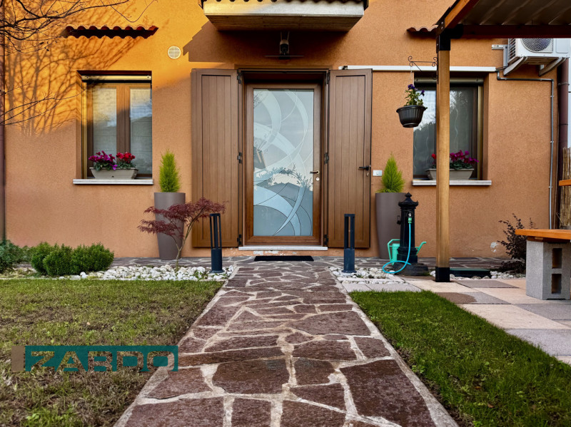 Rif. A-305 (per info 350 5383983 | Giacomo)

Proponiamo in vendita APPARTAMENTO al piano terra di...