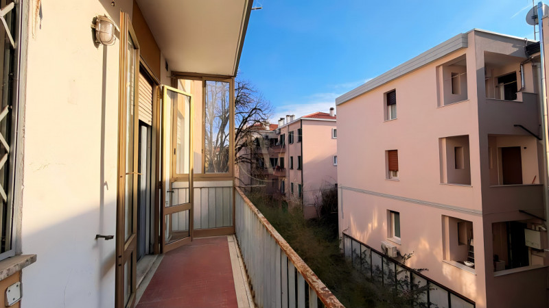 Scopri un'opportunità unica nel cuore di Città Giardino, una delle zone più ambite di Padova. Pro...