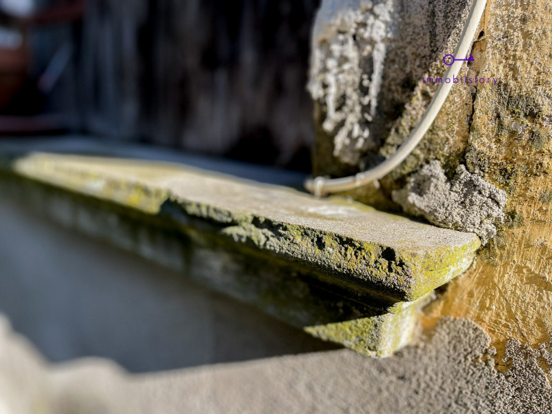 Ci sono case che non ti conquistano al primo sguardo, ma ti restano in mente.
Non tanto per com’e...