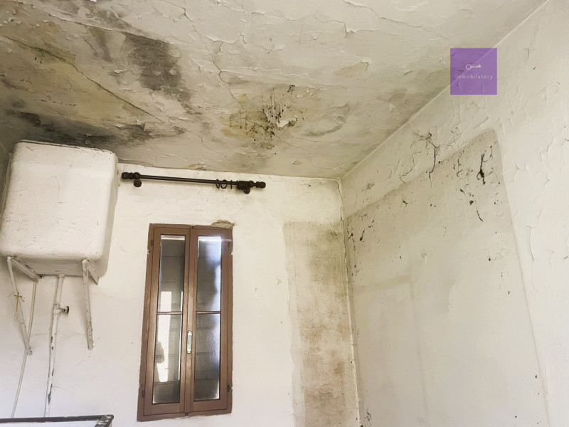 Ci sono case che non ti conquistano al primo sguardo, ma ti restano in mente.
Non tanto per com’e...