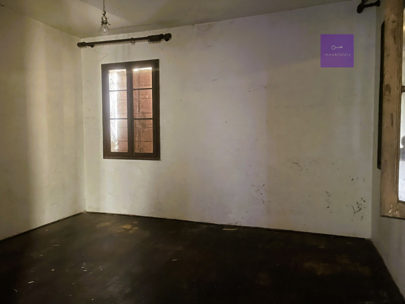 Ci sono case che non ti conquistano al primo sguardo, ma ti restano in mente.
Non tanto per com’e...