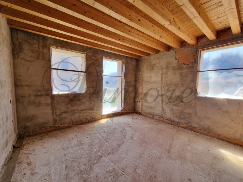 VILLANOVA DI CAMPOSAMPIERO: PORZIONE DI BIFAMILIARE AL GREZZO
A Murelle di Villanova di Camposamp...