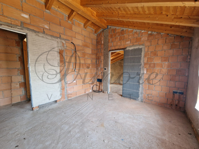 VILLANOVA DI CAMPOSAMPIERO: PORZIONE DI BIFAMILIARE AL GREZZO
A Murelle di Villanova di Camposamp...