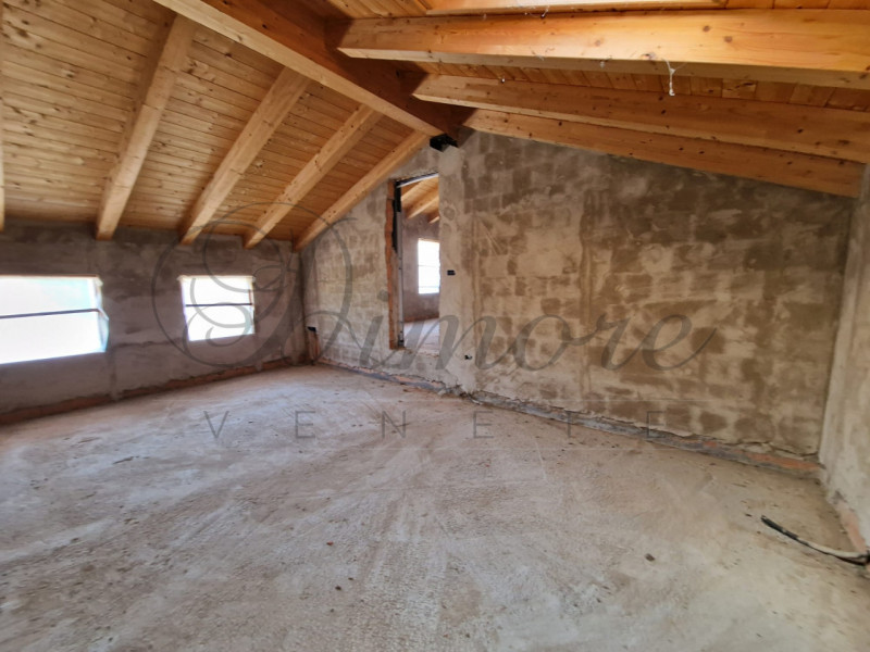 VILLANOVA DI CAMPOSAMPIERO: PORZIONE DI BIFAMILIARE AL GREZZO
A Murelle di Villanova di Camposamp...