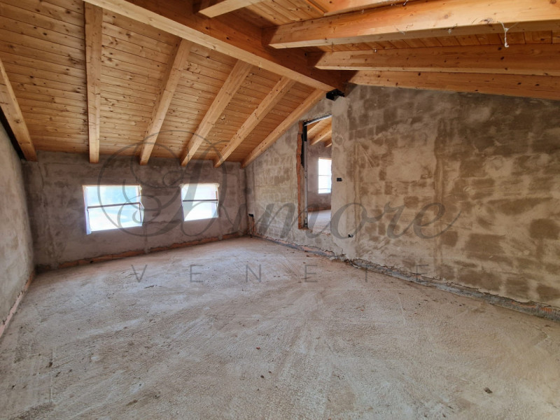 VILLANOVA DI CAMPOSAMPIERO: PORZIONE DI BIFAMILIARE AL GREZZO
A Murelle di Villanova di Camposamp...