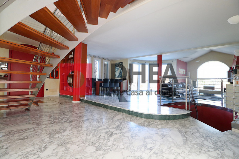 L'Agenzia immobiliare Idhea ha il piacere di proporvi questa splendida villa singola sita nel cuo...