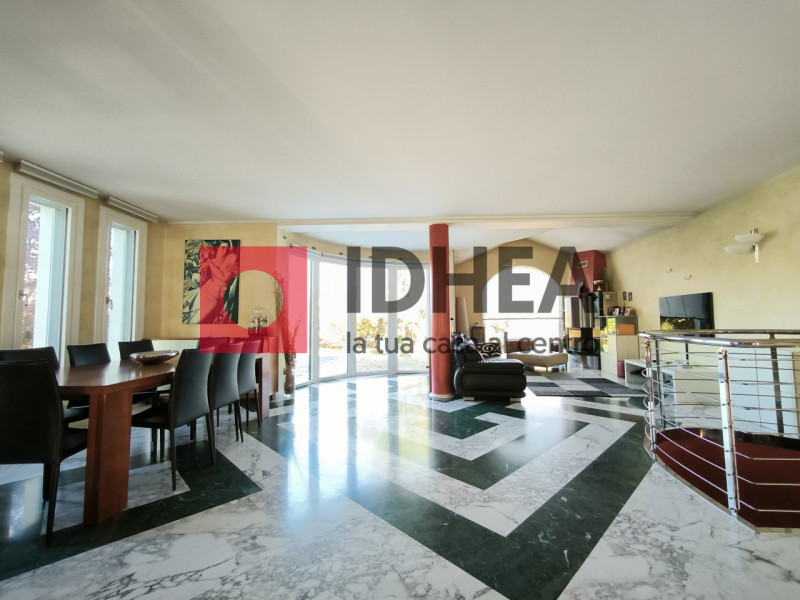 L'Agenzia immobiliare Idhea ha il piacere di proporvi questa splendida villa singola sita nel cuo...