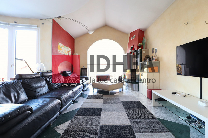 L'Agenzia immobiliare Idhea ha il piacere di proporvi questa splendida villa singola sita nel cuo...