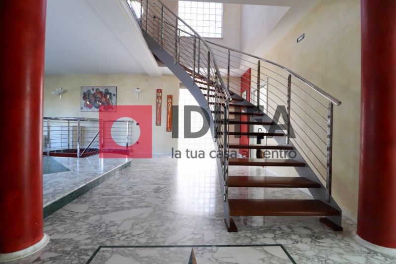 L'Agenzia immobiliare Idhea ha il piacere di proporvi questa splendida villa singola sita nel cuo...