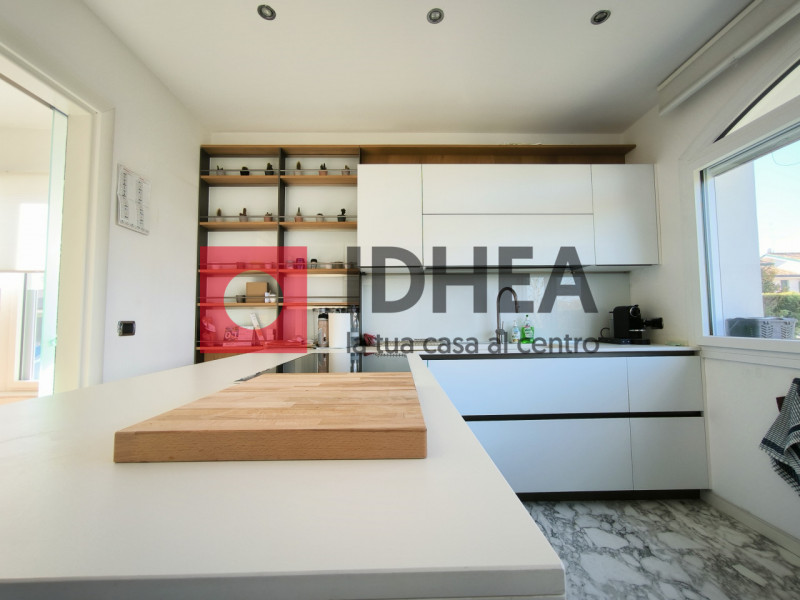 L'Agenzia immobiliare Idhea ha il piacere di proporvi questa splendida villa singola sita nel cuo...